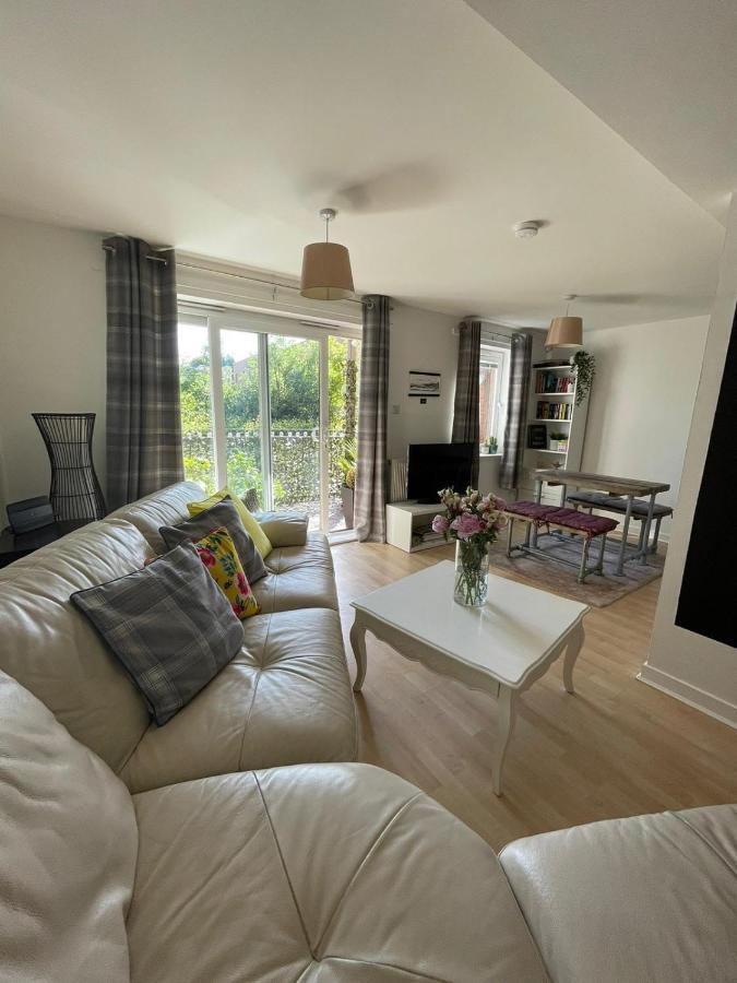Pass The Keys Lovely 2Bedroom Flat With Balcony Edinburgh Bagian luar foto