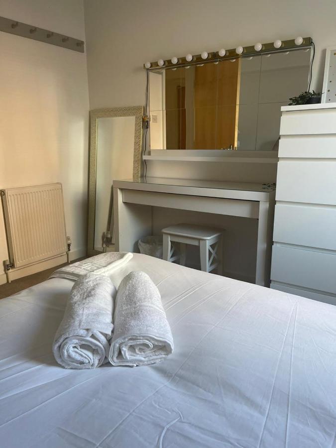 Pass The Keys Lovely 2Bedroom Flat With Balcony Edinburgh Bagian luar foto