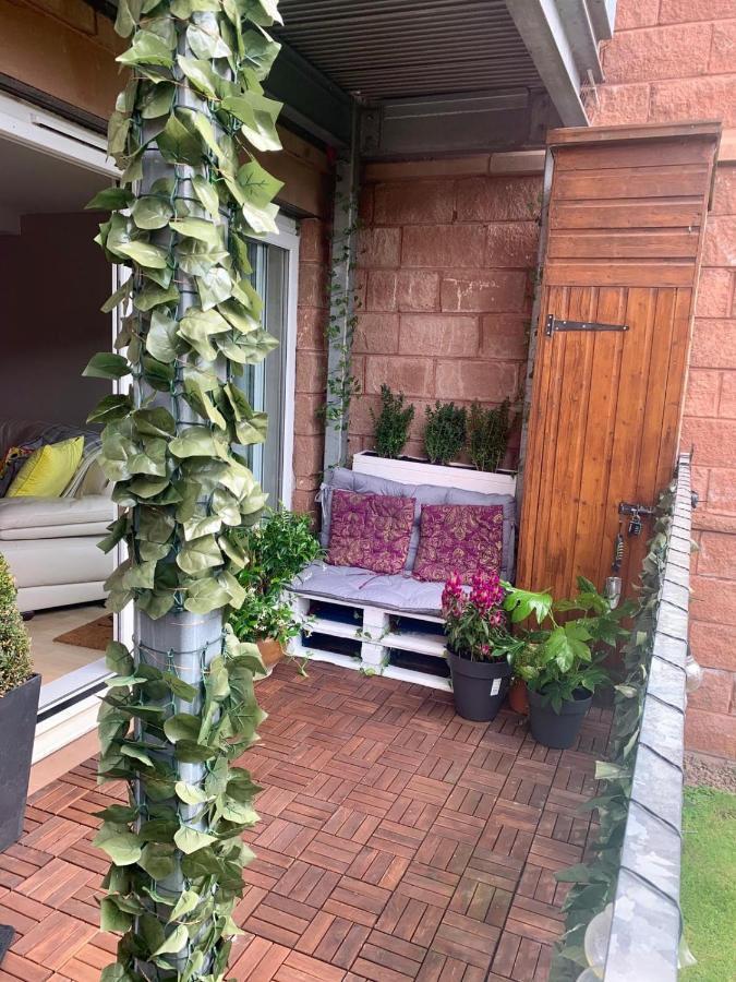 Pass The Keys Lovely 2Bedroom Flat With Balcony Edinburgh Bagian luar foto