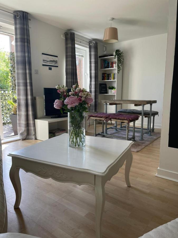 Pass The Keys Lovely 2Bedroom Flat With Balcony Edinburgh Bagian luar foto